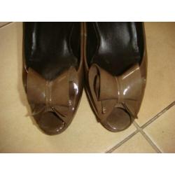 Paul Green lakleren peeptoe pumps bruin strik maat 39,5 ZGAN