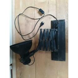 Oude lamp met schaar mechanisme