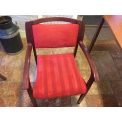 tafels en stoelen
