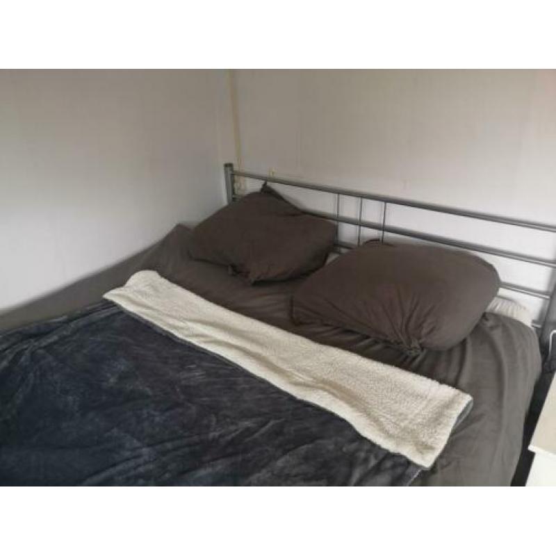 Bed 160 breed