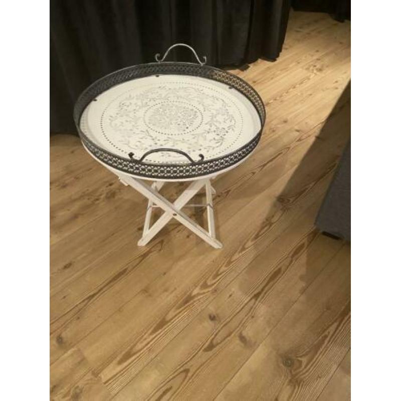 Arabische witte bijzet tafel