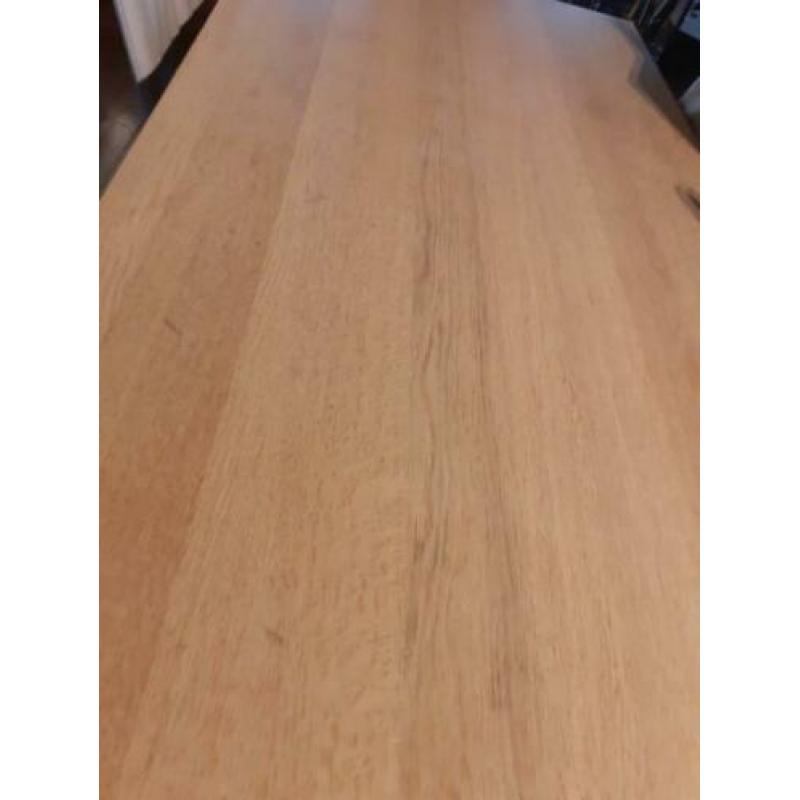Eiken houten tafel en 4 leren stoelen
