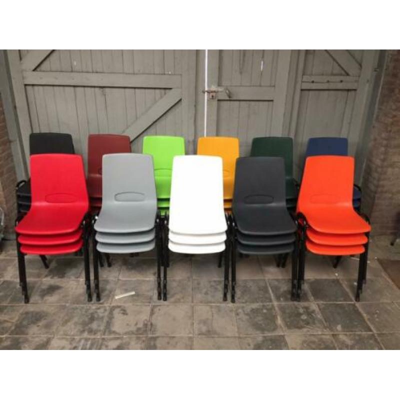 Nergens goedkoper: kuipstoelen stapelstoelen kantinestoelen