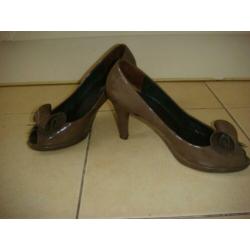 Paul Green lakleren peeptoe pumps bruin strik maat 39,5 ZGAN