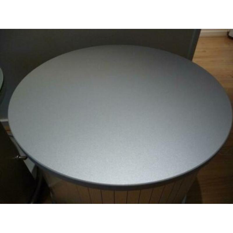 Set van 2 retro nachtkastjes, rond, aluminium look