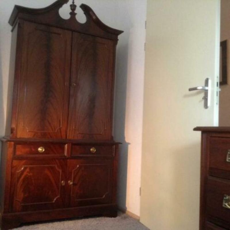 Gave Biedermeier Kuifkast ( Bloemmahonie)