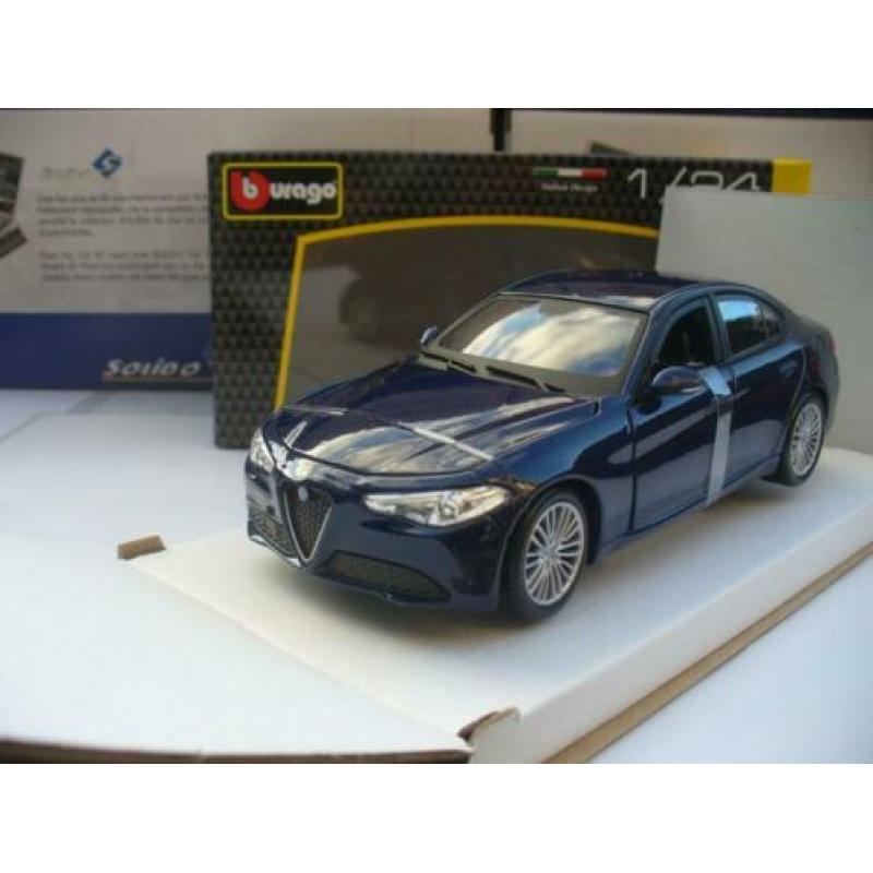 Bburago 1/24 Alfa Romeo Giulia Blauw