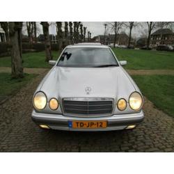 Mercedes-Benz E-Klasse 240 Elegance Airco Cruisecontrol Schu