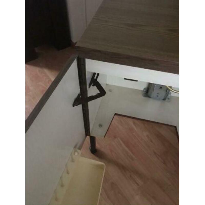 Naaimachinekast/ tafel met lift