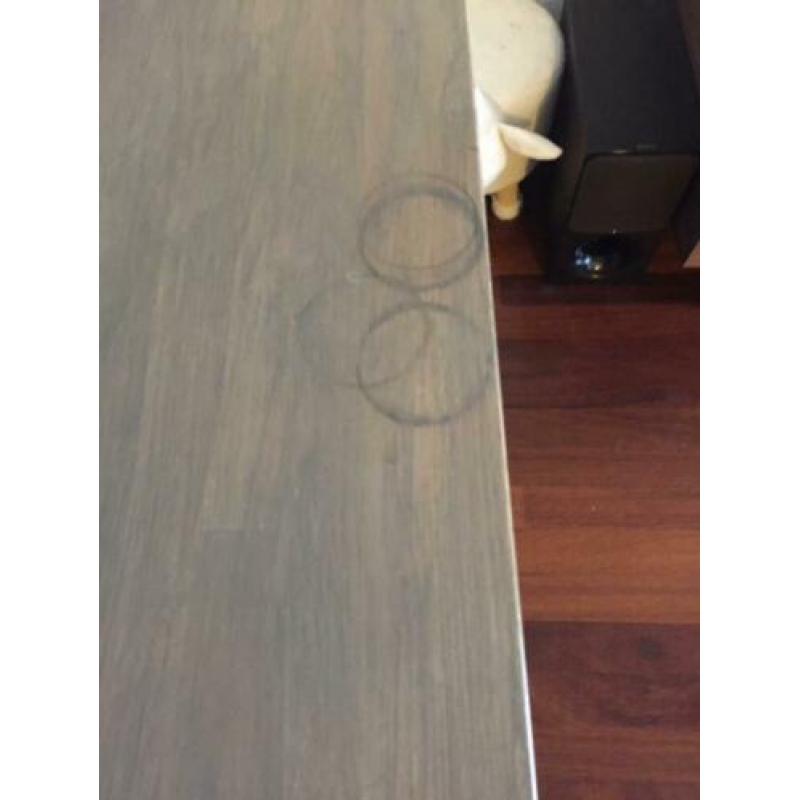 Gratis tafel met 3 stoelen