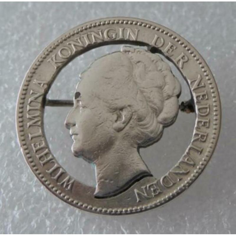Koningin Wilhelmina-Munt (broche) uit zilveren gulden »1923«