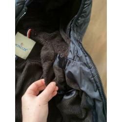 Moncler jas maat 98