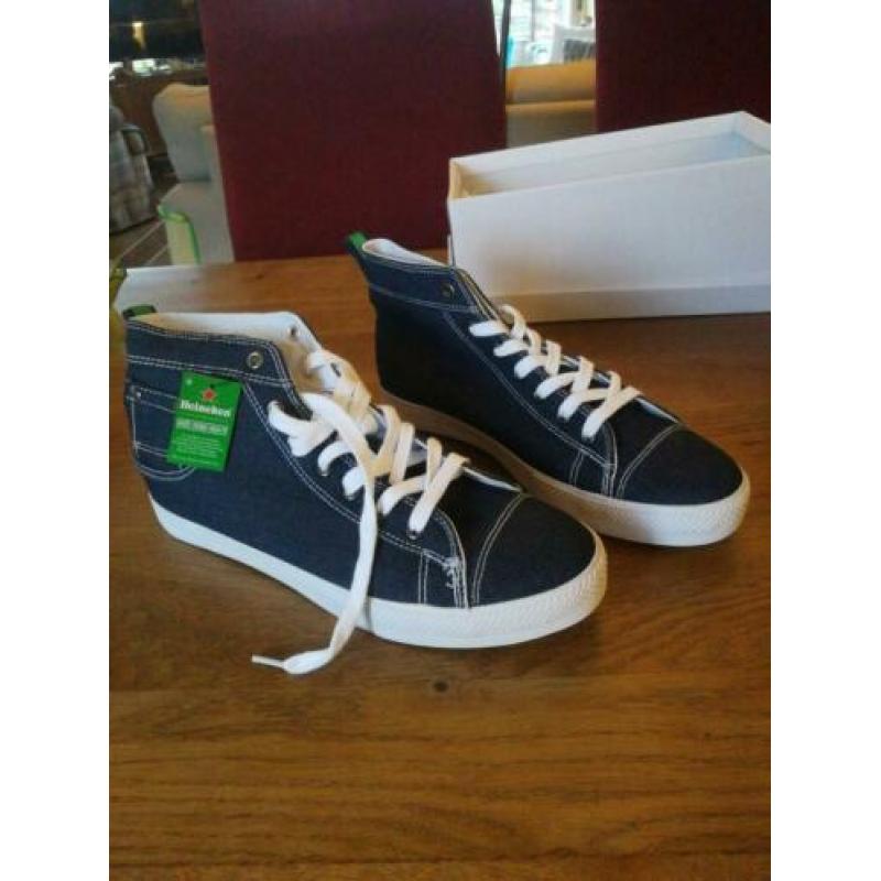 Nieuwe basketbal sneakers van Heineken Mt 42 valt als 41