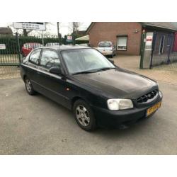 Hyundai Accent 1.3 I 3DR 2002 Zwart AIRCO elek.ram. 177dkm