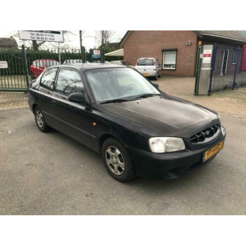 Hyundai Accent 1.3 I 3DR 2002 Zwart AIRCO elek.ram. 177dkm