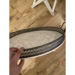 Arabische witte bijzet tafel