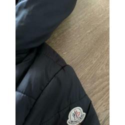 Moncler jas maat 98