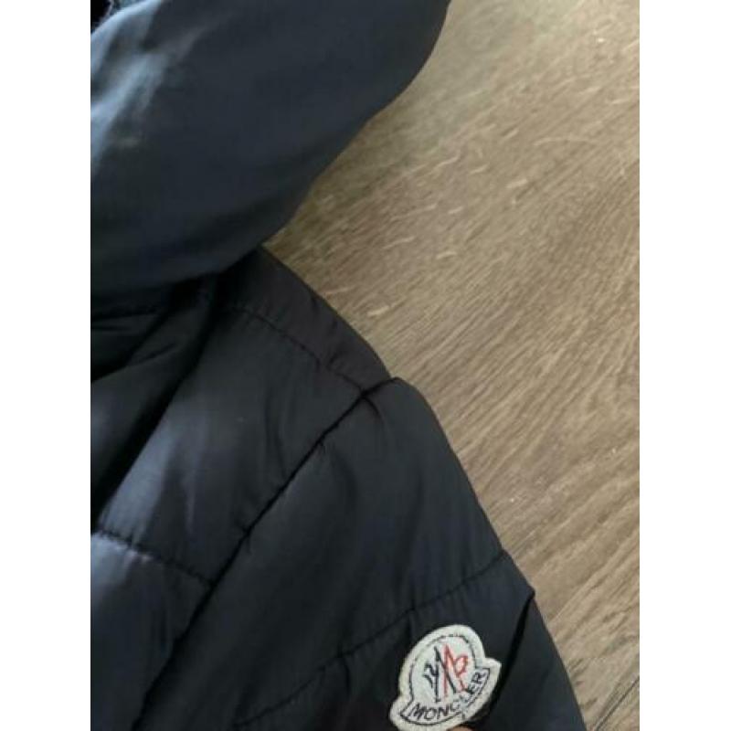 Moncler jas maat 98