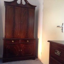 Gave Biedermeier Kuifkast ( Bloemmahonie)