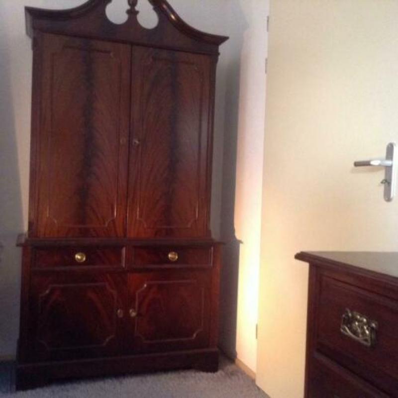 Gave Biedermeier Kuifkast ( Bloemmahonie)