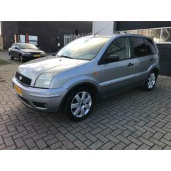 Ford Fusion + Met lichte schade! APK:12- 1.6-16V Fusion+