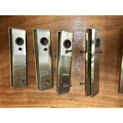 7 + 1 deurschilden - messing + 2 klinken + 1 knopcilinder.
