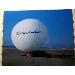 PATRICK McGOOHAN, gesigneerde foto met certificaat.