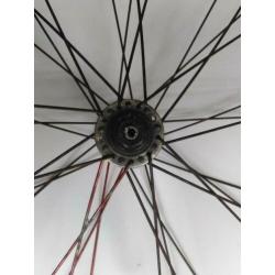 Voorwiel voor mtb 26 x 2. 1.merk CST met wiel van ugur