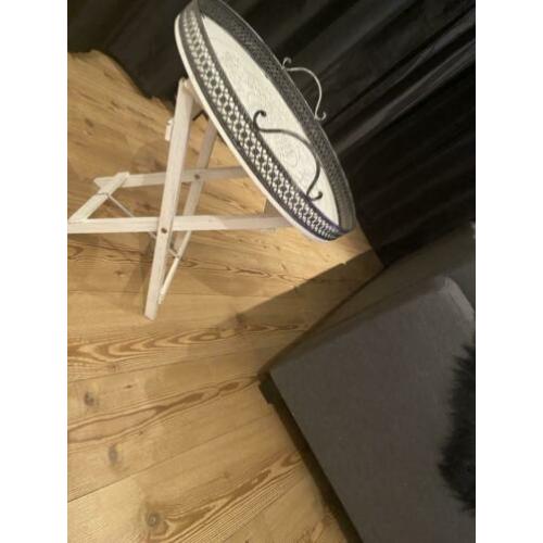 Arabische witte bijzet tafel