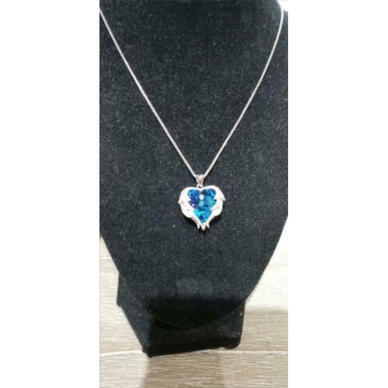 Hele mooie angel wings hart ketting met heel veel kristallen
