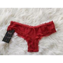 Rode sexy kanten slip van Hunkemoller maat XS