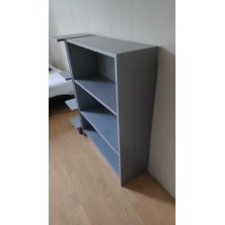 3 delig donkergrijze schappen kast