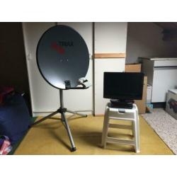 Satellietontvanger, schotelantenne en LCD TV