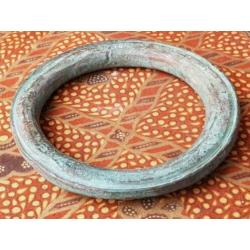 Prachtige originele antieke armband van brons uit Afrika.