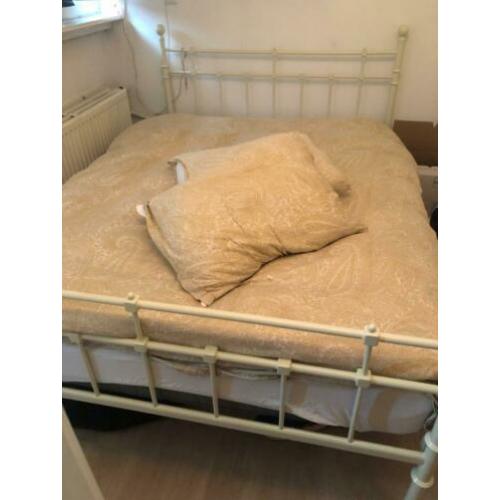 Spijlen bed 140 x 200 incl lattenbodem