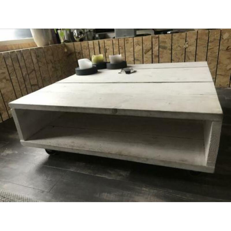 Steigerhout salontafel wit 100x100cm op wielen met rem