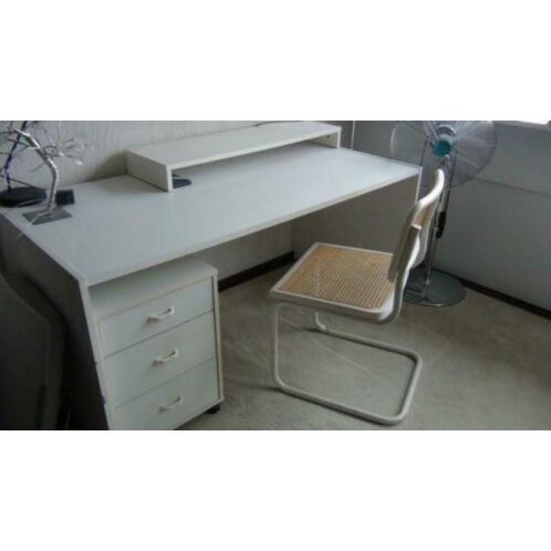 Bureau wit met ladeblok en bureaustoel