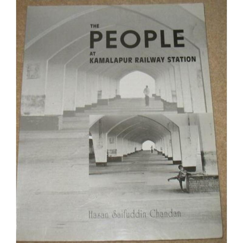 The people at Kamalapur raiway station; Chandan; 1994