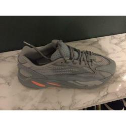 Yeezy boost 700 V2