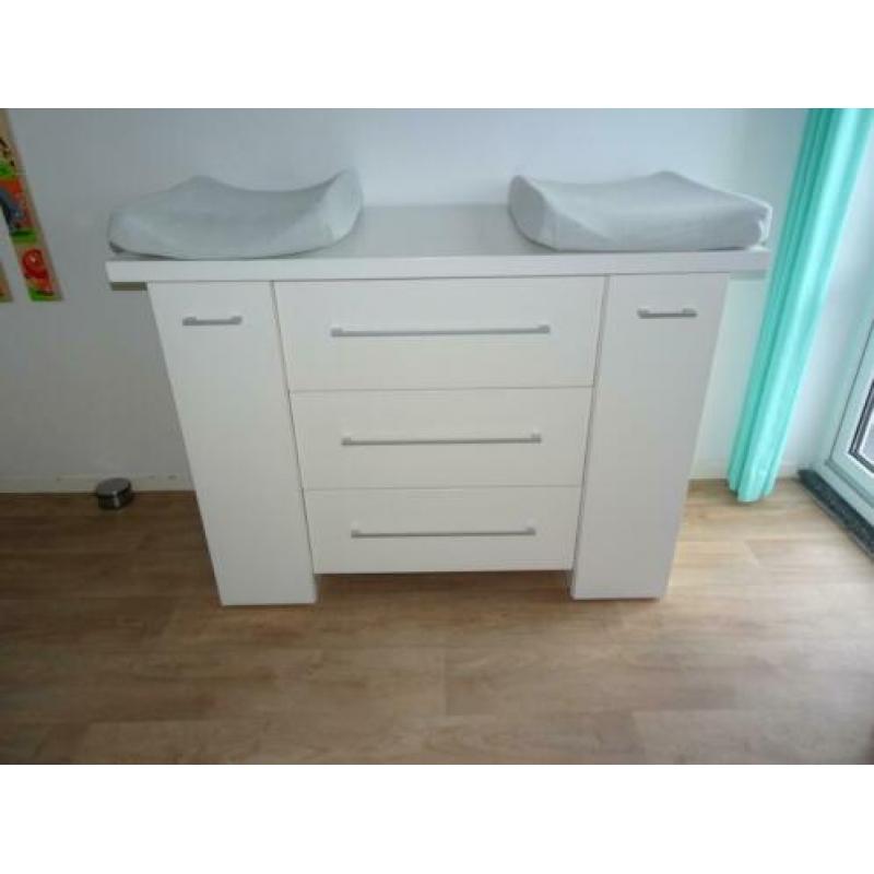 Extra ruime commode babykamer meerling tweeling drieling