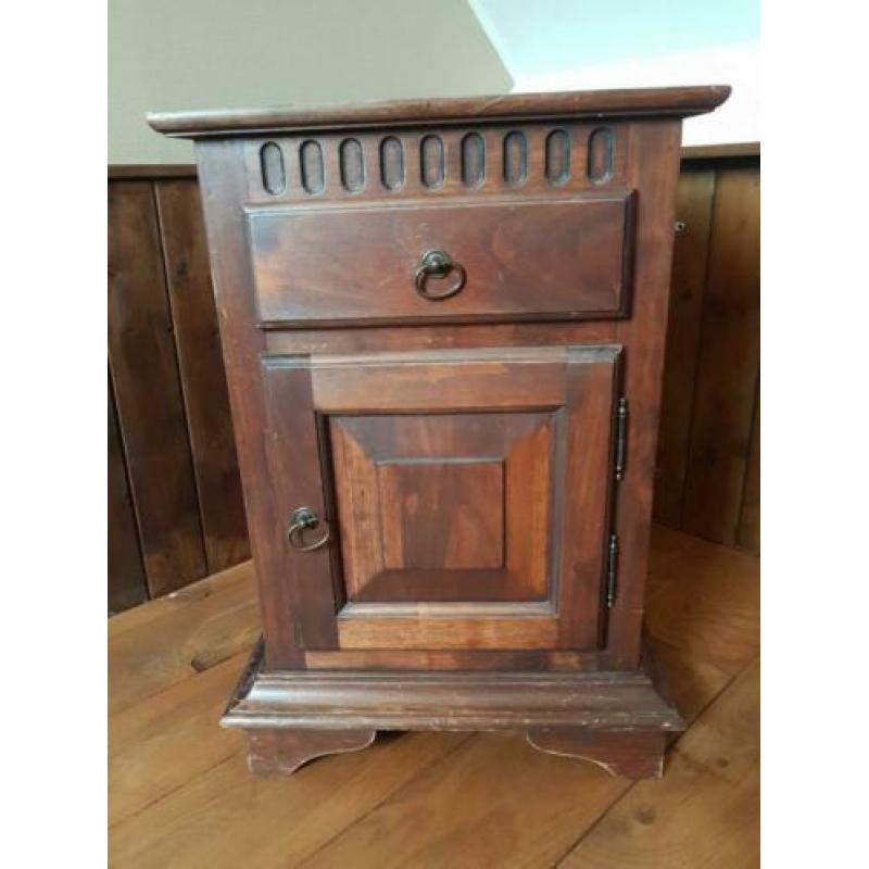 Dressoir T.e.a.b. eventueel incl bed en nachtkastje