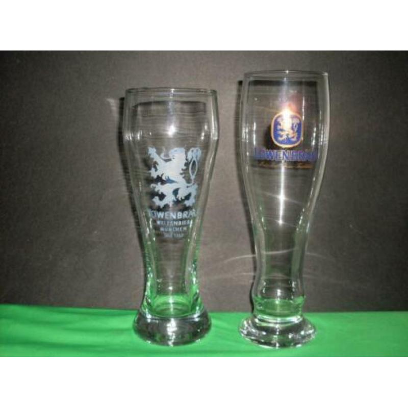 Diverse bier en frisdrankglazen en pullen