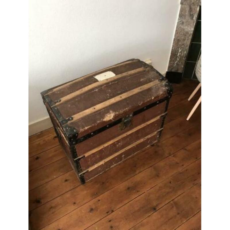 Antieke houten kist