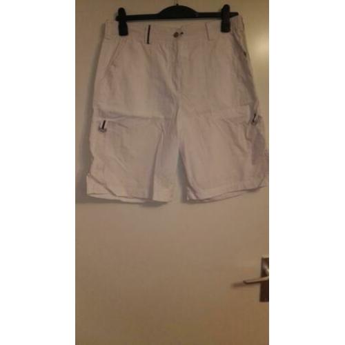 Witte korte broek Blue Flame Mt 44 ZGAN! Luchtige fijne stof