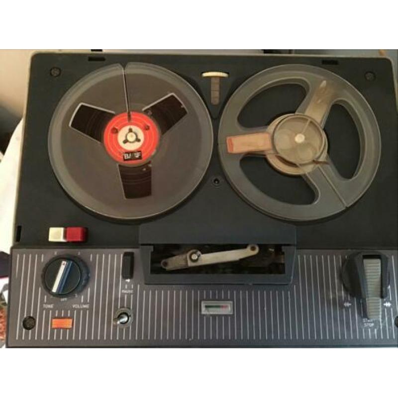 Oude bandrecorder van aristona voor de liefhebber.