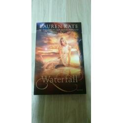 4 YA Fantasie boeken Lauren Kate Teardrop Richelle Mead
