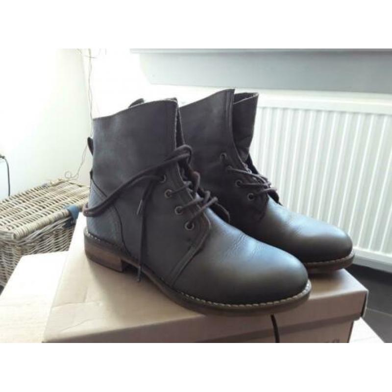 Damesschoenen maat 39 piure. Nieuw in doos.