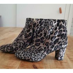 Panter / luipaard print enkellaarsjes. Maat 41