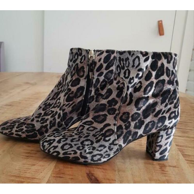 Panter / luipaard print enkellaarsjes. Maat 41