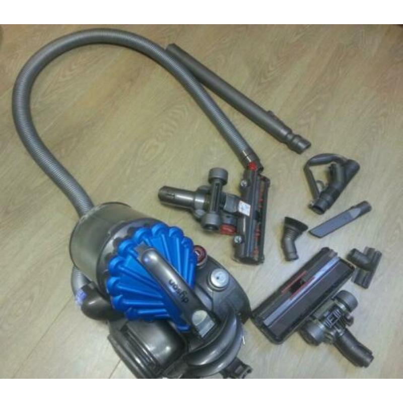 Dyson zakloze stofzuiger met hulpstukken in goede staat.